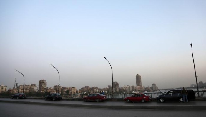 سخرية من مصادرة حكومة الانقلاب للسيارات المهملة بالشوارع