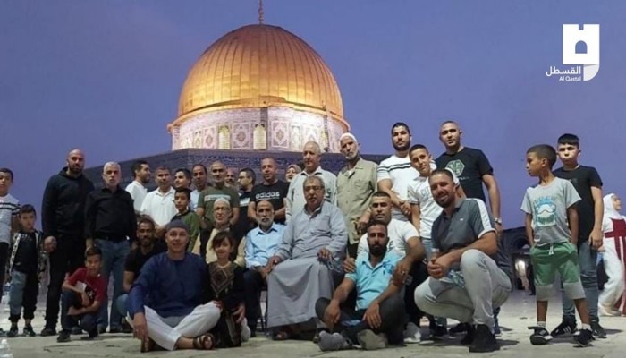 الآلاف يؤدون صلاة الفجر بالمسجد الأقصى