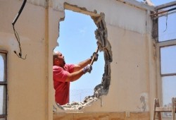 الاحتلال يجبر مقدسيًّا على هدم منزله في واد الربابة بسلوان