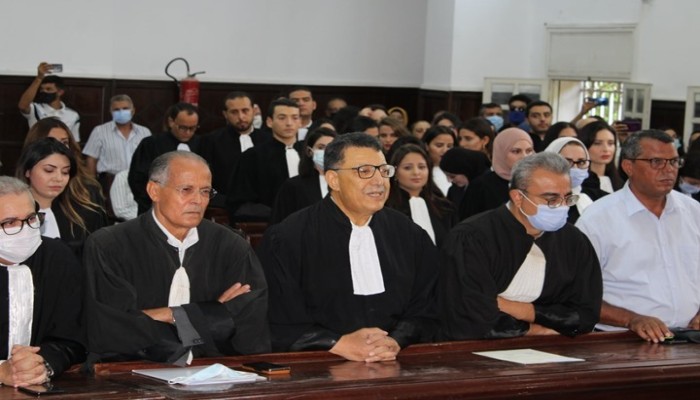 تونس.. محامون يرفضون تحويل المدنيين لمحاكمات عسكرية