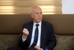 تونس.. رفض واسع لتعليق الدستور والاستفتاء على تغيير نظام الحكم