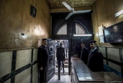 نشطاء يسخرون من اعلان السيسي افتتاح أكبر مجمع للسجون!