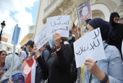 تونس.. دعوات للمواطنين إلى التظاهر رفضاً للانقلاب والاستبداد