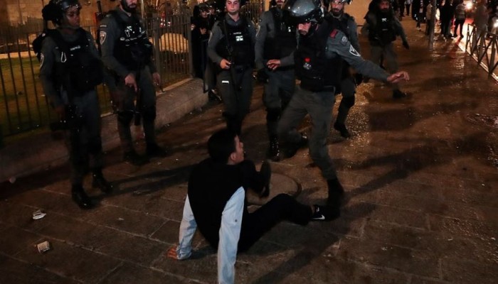 الاحتلال يشن حملة اعتقالات بالضفة والقدس