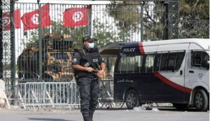 انقلاب تونس.. 90 نائبا بالبرلمان يطالبون باستئناف عمله