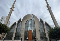 عمدة كولونيا: قرار رفع الأذان في المدينة رمز للاحترام