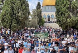 45 ألفًا يؤدون الجمعة بالمسجد الأقصى