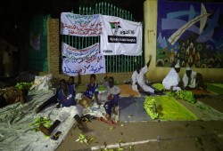 السودان.. الميثاق الوطني يبدأ اعتصاما مفتوحا أمام القصر الرئاسي
