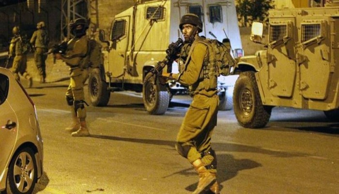 الاحتلال يعتقل عددًا من المواطنين في الضفة والقدس
