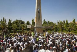 السودان.. تفريق آلاف المتظاهرين باستخدام قنابل الغاز
