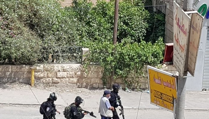الاحتلال يعتقل 4 فلسطينيين في القدس