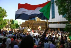 مسئول سوداني: البرهان وحمدوك توافقا على حل مجلسي السيادة والوزراء