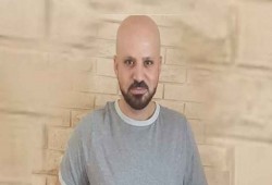 وفد من حماس يزور خيمة التضامن مع الأسير أبو عكر في بيت لحم