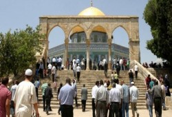 عشرات المستوطنين يقتحمون المسجد الأقصى
