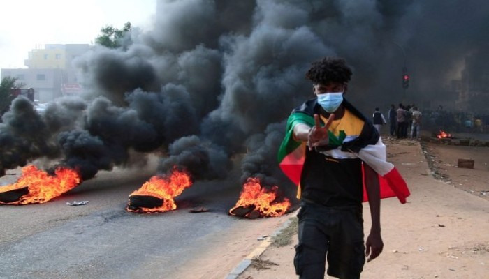 السودان.. مقتل 7 وإصابة 140 في إطلاق نار على متظاهرين رافضين للانقلاب