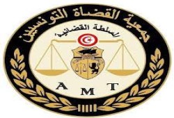 تونس.. جمعية القضاة تتمسك باستقلال المحاكم ضد إجراءات الرئيس