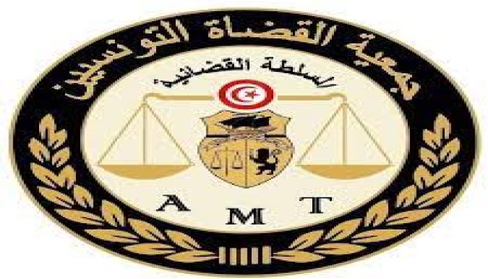 تونس.. جمعية القضاة تتمسك باستقلال المحاكم ضد إجراءات الرئيس