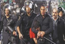 فورين بوليسي: السيسي يتظاهر بالتزام القانون ويستخدمه كغطاء لقمع الحقوق والحريات