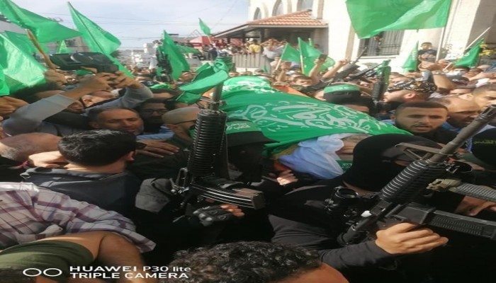 الآلاف يشيعون جثمان القيادي الكبير وصفي قبها