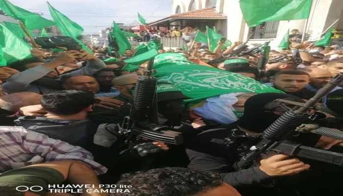 الآلاف يشيعون جثمان القيادي الكبير وصفي قبها