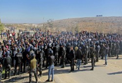 تونس.. اتهام السلطات بتعطيل الاحتجاجات ضد انقلاب سعيد