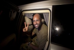 التايمز: سيف القذافي لا يمكنه توحيد ليبيا ولا يستطيع حماية نفسه