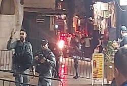 حماس: عملية الطعن بالقدس تؤكد ثورة شعبنا ضد الاحتلال حتى كنسه