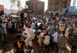 مقتل14  سودانيا في مظاهرات ضد الانقلاب