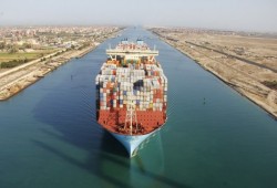 مصطفى عبدالسلام: الإمارات تعمل في 3 مشروعات تهدد قناة السويس