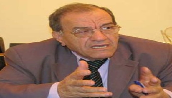 كاتب ناصري يشن هجوما على قائد الانقلاب ويسخر من فشله واستبداده