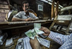حكومة الانقلاب تقترض 3 مليارات دولار عبر بنوك إماراتية