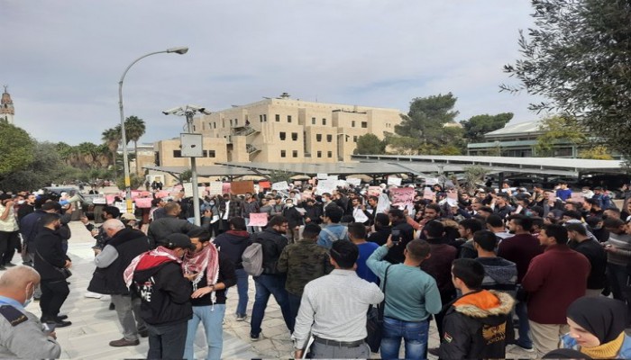 الأردن.. طلاب جامعة اليرموك يواصلون وقفاتهم ضد التطبيع