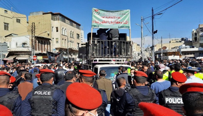 الأردن.. اعتقالات تطال رافضي التطبيع ومواجهة أمنية لمظاهرات عمان