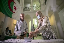 الجزائر.. انطلاق التصويت في الانتخابات المحلية المبكرة