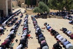 45 ألف مصلٍّ يؤدون الجمعة في الأقصى