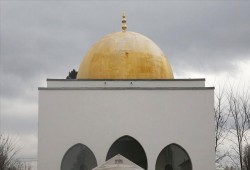 فرنسا.. وزير الداخلية يعلن إغلاق 21 مسجداً