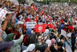 الآلاف يتظاهرون بتونس ضد انقلاب قيس سعيّد