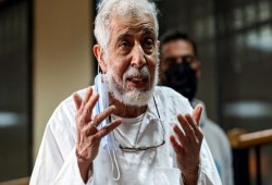 فيديو من هزلية محاكمة د. محمود عزت يثير غضب مغردين عرب ومصريين