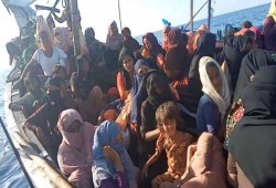 إندونيسيا تستقبل 120 لاجئا من الروهينجا بشكل مؤقت