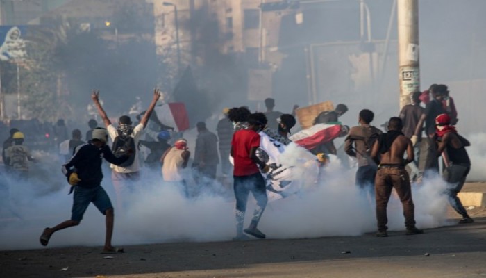 استقالة مسئول سوداني احتجاجاً على قتل المتظاهرين