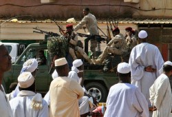 إيكونوميست: حرص العسكر على مصالحهم سبب أزمة السودان