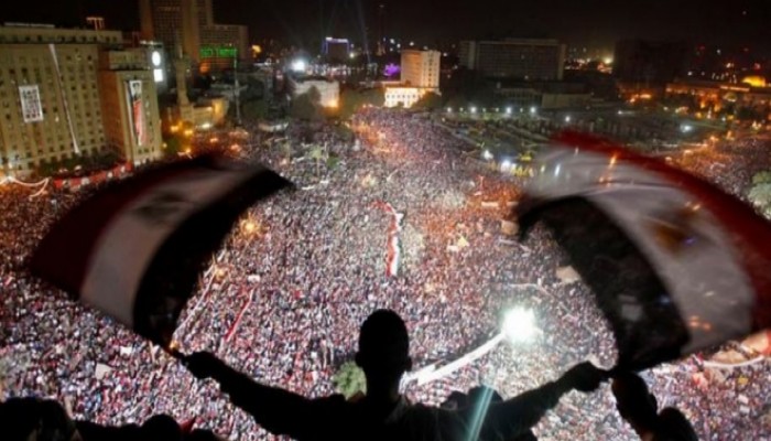 #ثوره_شعب_٢٥ يناير يتصدر تويتر.. ونشطاء: قائد الانقلاب مرعوب من شرارة انتفاضة