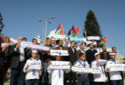 غزة.. وقفة رفضا للتطبيع العربي مع العدو الصهيوني