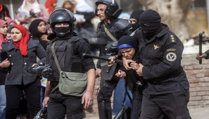 نشطاء يهاجمون تبرير نظام الانقلاب للقمع وغياب الحريات