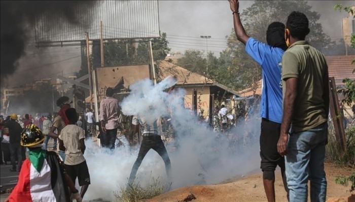 إصابة 12 شخصا خلال تشييع أحد ضحايا مظاهرات السودان
