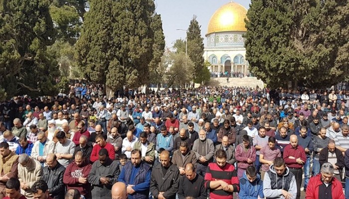 25ألفًا يؤدون صلاة الجمعة في المسجد الأقصى