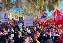 تونس.. مظاهرات جنوبي البلاد ضد انقلاب سعيّد (شاهد)