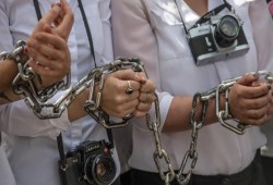 زوجة الصحفي المعتقل سيد عبد اللاه تتعرض للتحرش في زيارة سجون الانقلاب