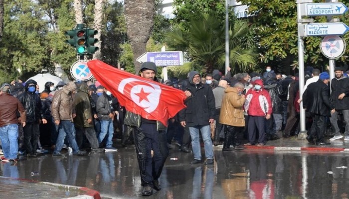 تونس.. حركة النهضة تدعو للتظاهر.. وسفير فرنسا يعلق على الوضع
