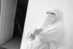 نشطاء يطالبون بالإفراج عن السيدة نجلاء مختار المعتقلة بسجون الانقلاب